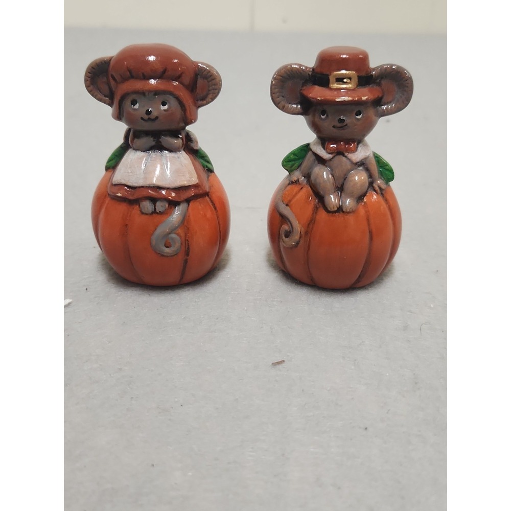 Ceramic Thanksgiving Mice Sitting On Pumpkin Vintage
